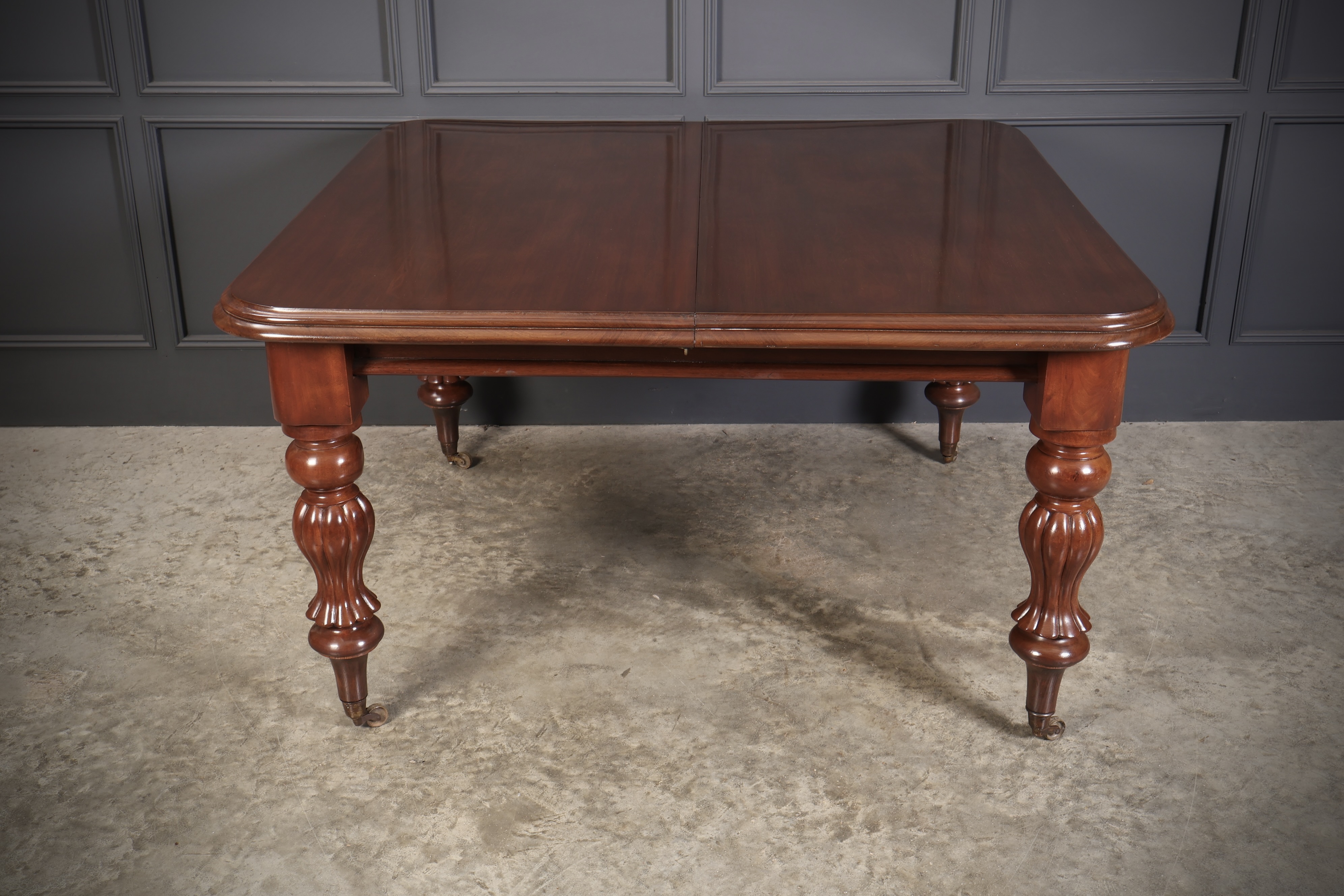 Early Victorian Mahogany Extending Dining Table - Image 4